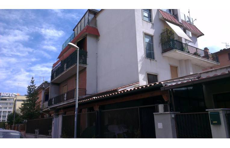 appartamento in vendita a Roma in zona Torre Angela