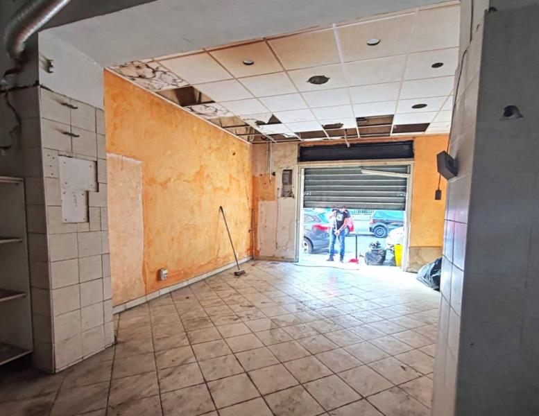 locale commerciale in vendita a Roma in zona San Basilio