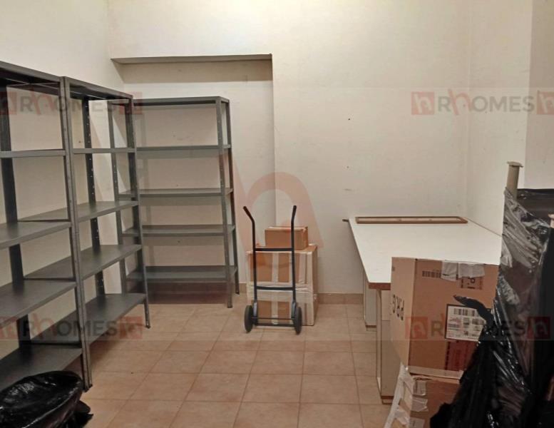 locale di sgombero in vendita a Roma in zona Appio Claudio