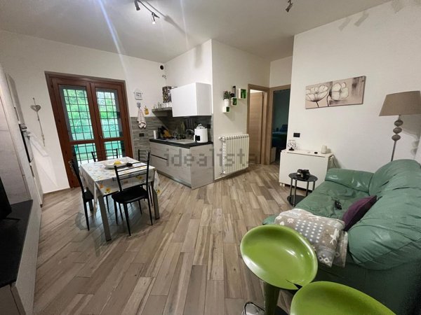 appartamento in vendita a Roma in zona Valle Santa