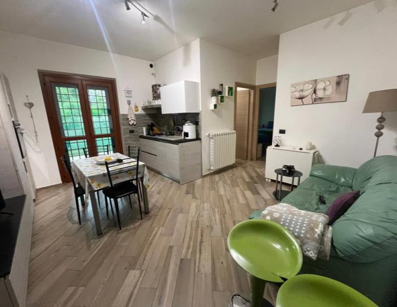appartamento in vendita a Roma in zona Valle Santa