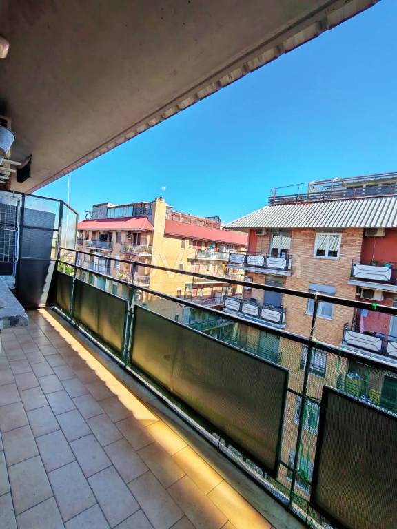 appartamento in vendita a Roma in zona Tuscolano