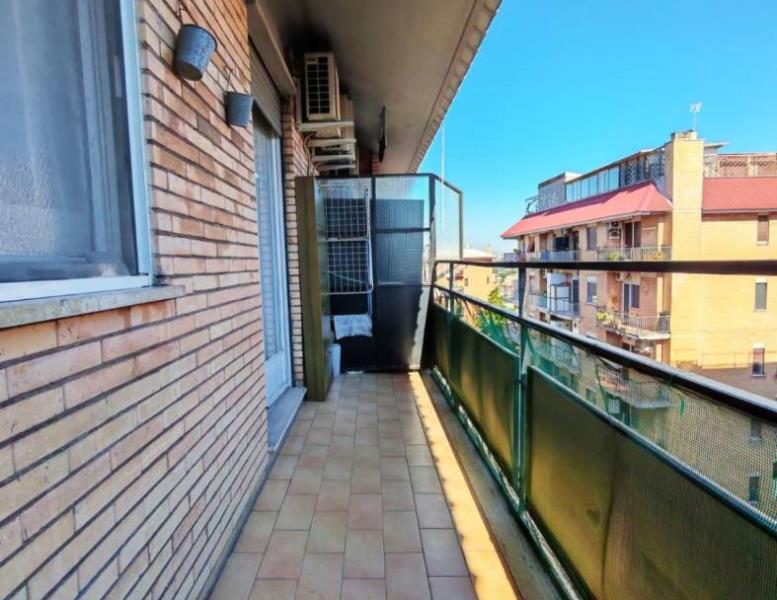 appartamento in vendita a Roma in zona Tuscolano