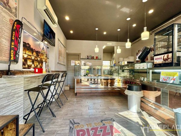 negozio in vendita a Roma in zona Torre Maura