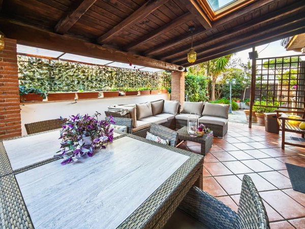 appartamento in vendita a Roma in zona Appio Pignatelli