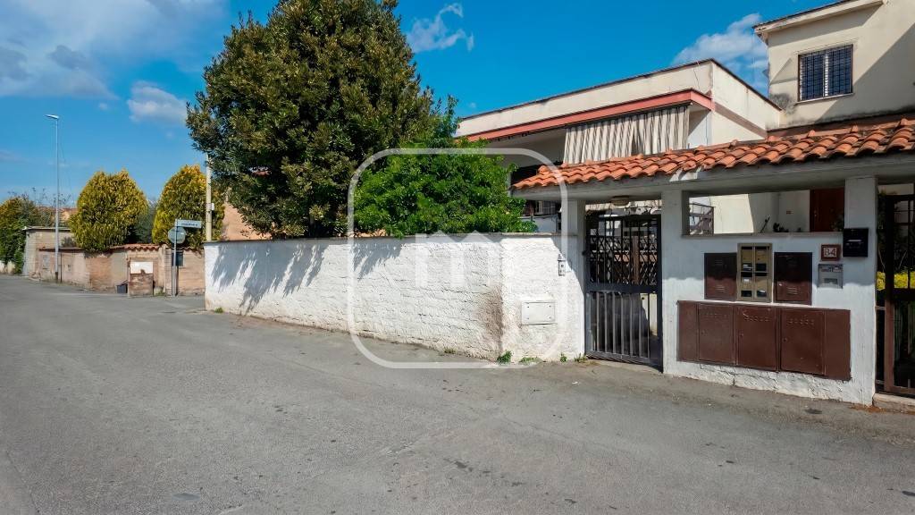 appartamento in vendita a Roma in zona Ostiense