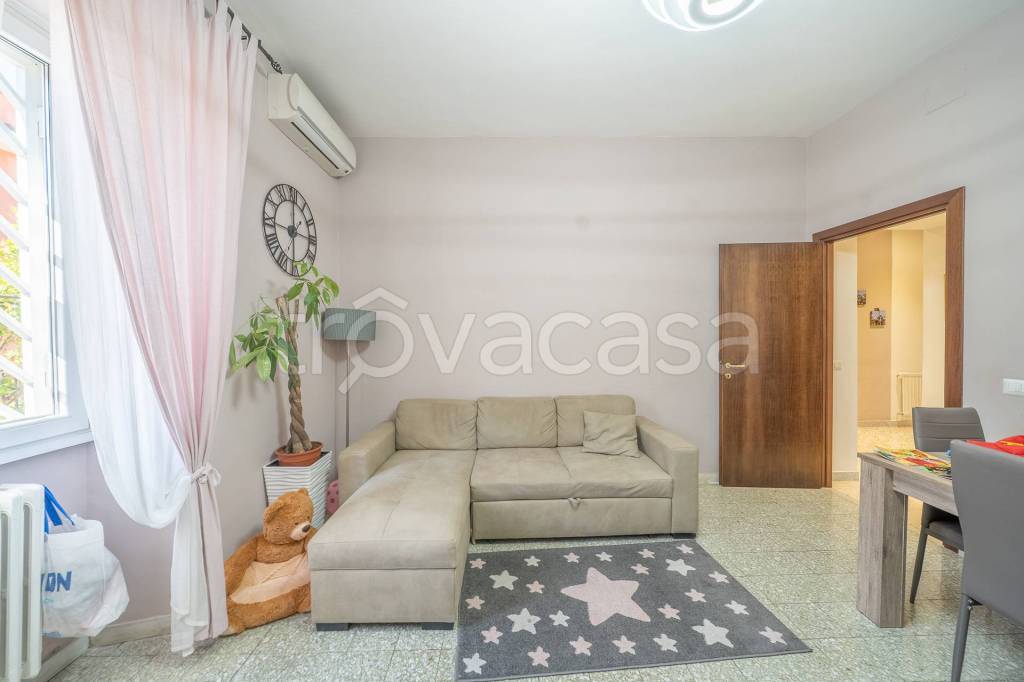 appartamento in vendita a Roma in zona Torre Gaia