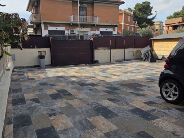 appartamento in vendita a Roma in zona Torre Angela