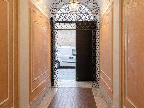 appartamento in vendita a Roma in zona Parione/Sant'Eustachio