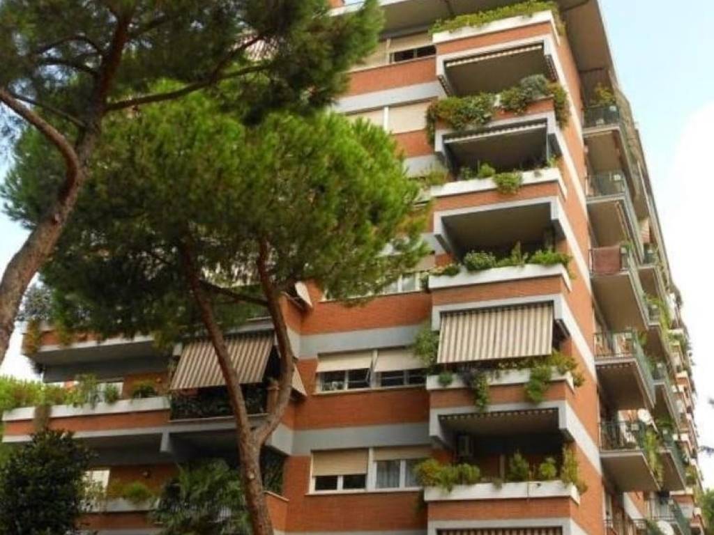 appartamento in vendita a Roma in zona EUR