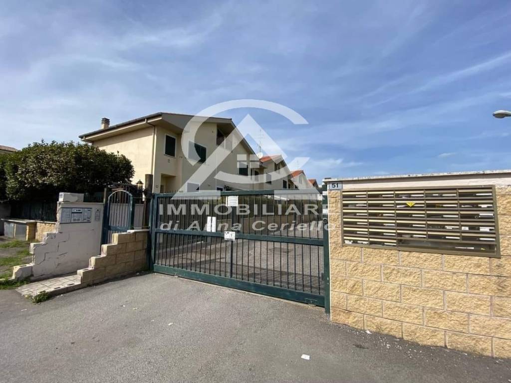 appartamento in vendita a Roma in zona Lunghezza