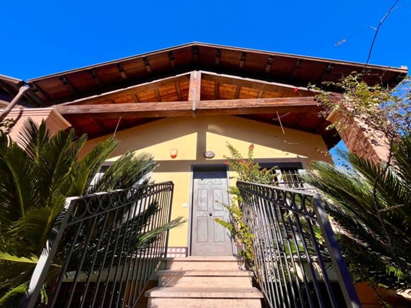 casa indipendente in vendita a Roma in zona Infernetto