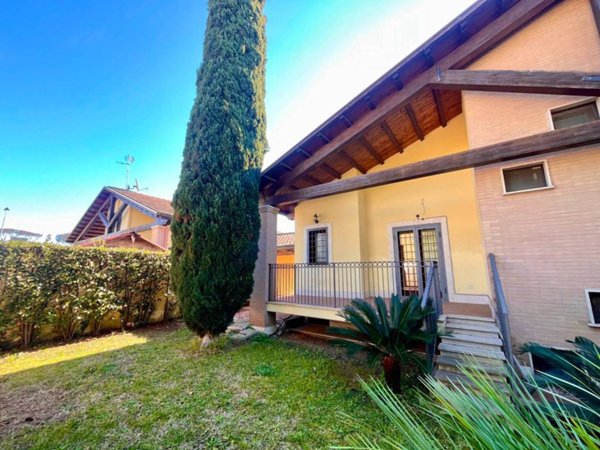 casa indipendente in vendita a Roma in zona Infernetto