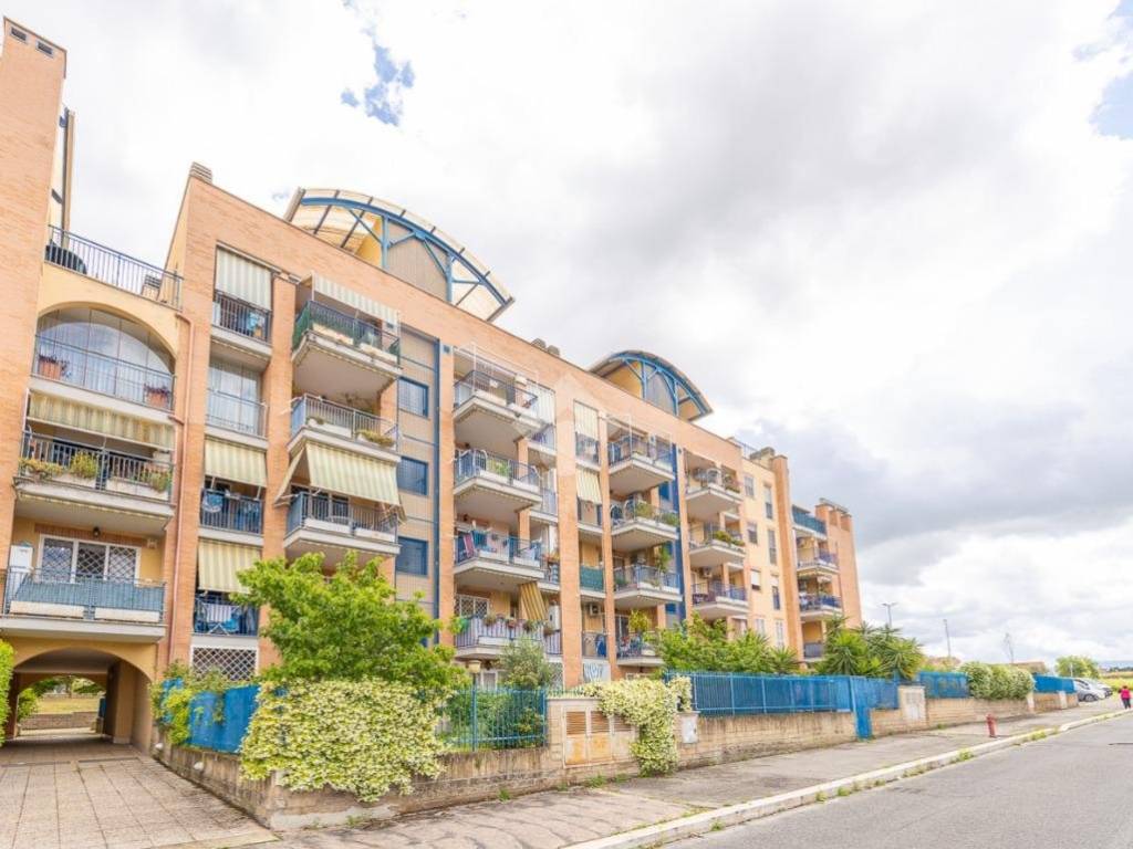 appartamento in vendita a Roma in zona Castelverde