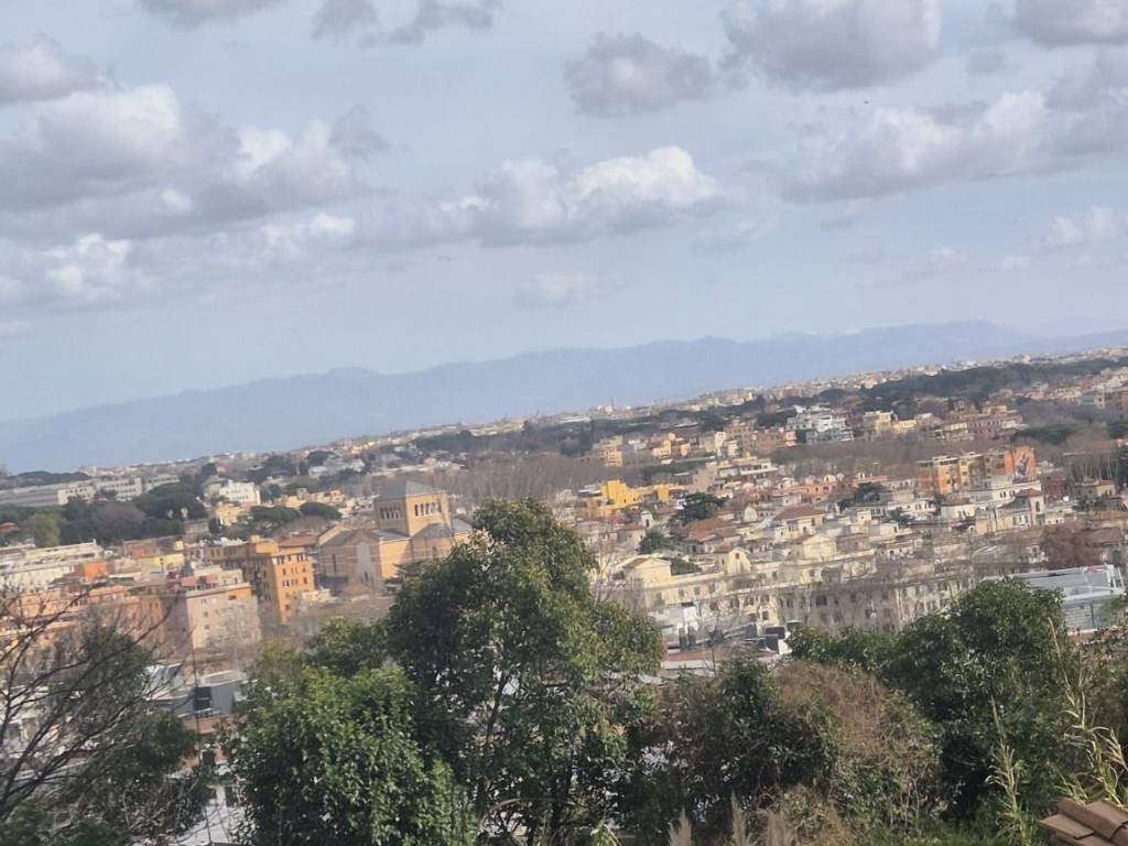 appartamento in vendita a Roma in zona Gianicolense