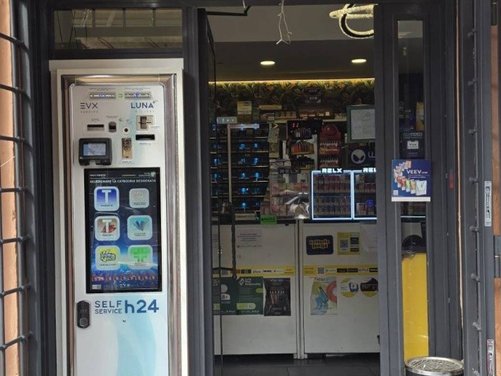 negozio in vendita a Roma in zona Monte Sacro/Talenti