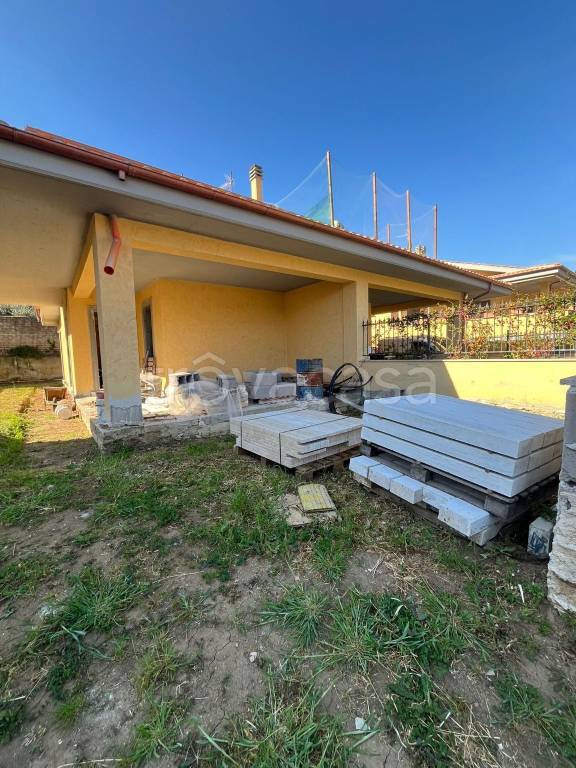 casa indipendente in vendita a Roma in zona Valle Muricana