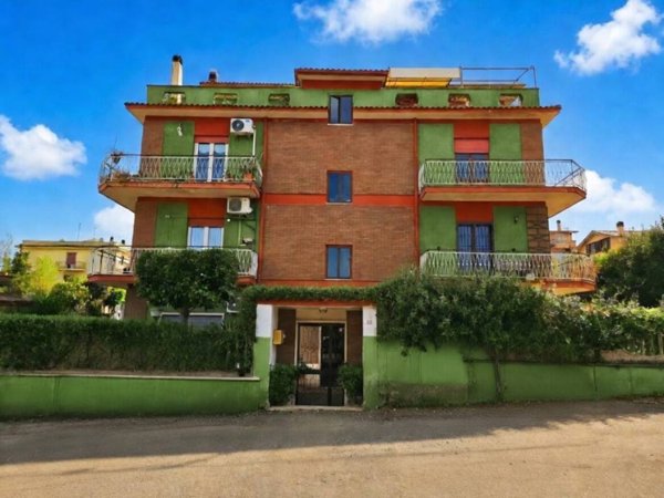 appartamento in vendita a Roma in zona Valle Muricana