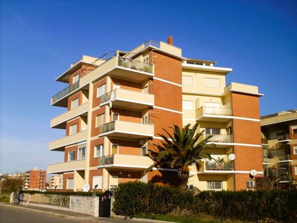 appartamento in vendita a Roma in zona Ostia