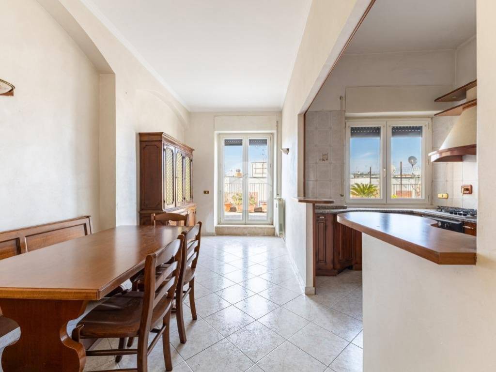 appartamento in vendita a Roma in zona Ardeatino