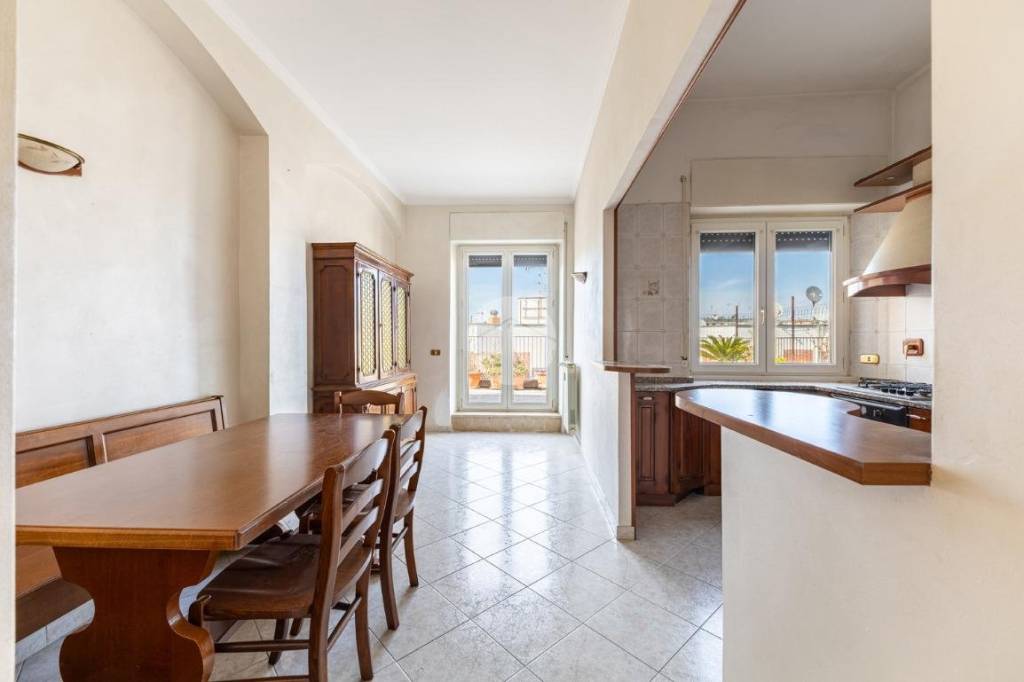 appartamento in vendita a Roma in zona Ardeatino