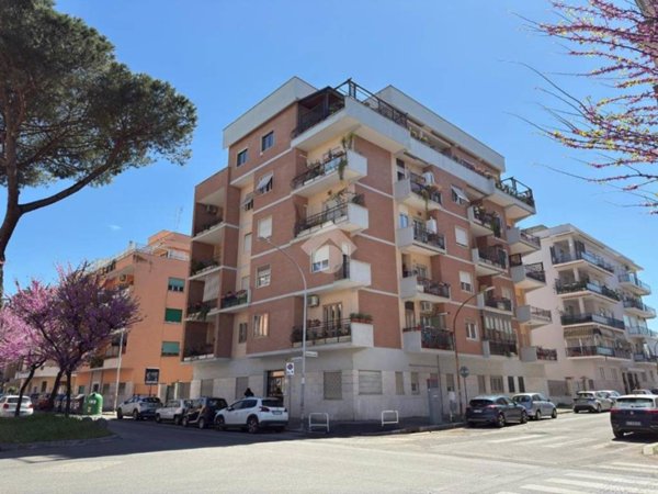 appartamento in vendita a Roma in zona Ardeatino