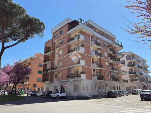 appartamento in vendita a Roma in zona Ardeatino