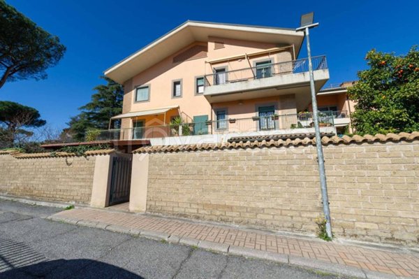 appartamento in vendita a Roma in zona Osteria del Curato