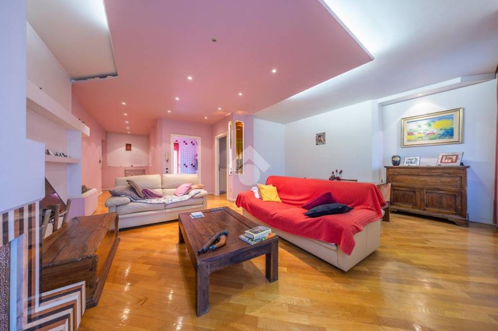 appartamento in vendita a Roma in zona Castelverde