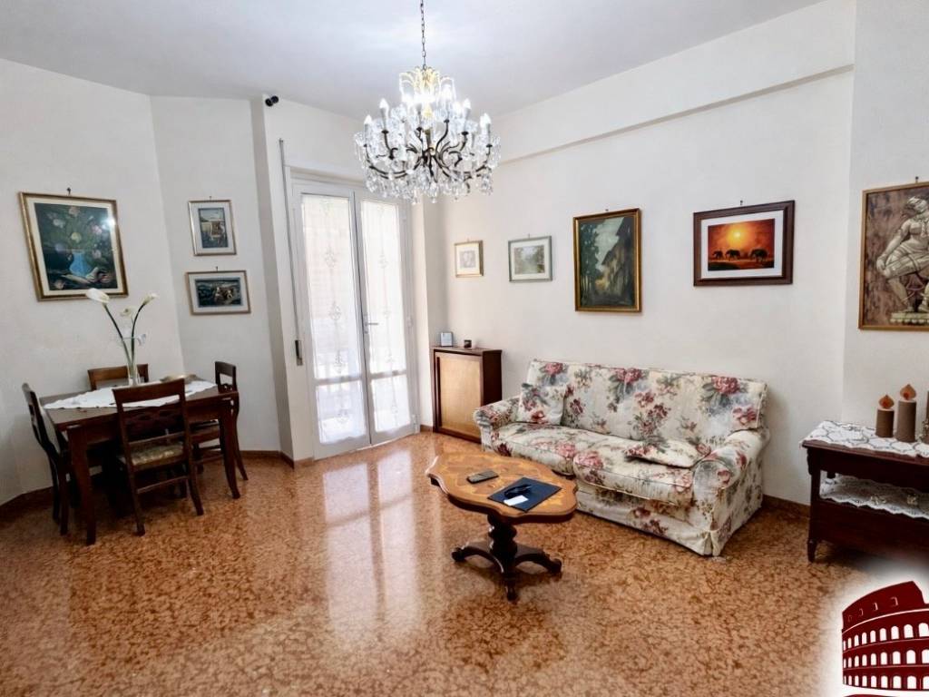 appartamento in vendita a Roma in zona Ardeatino