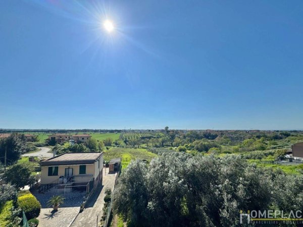 appartamento in vendita a Roma in zona Lunghezza