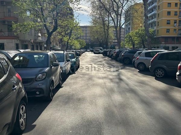 locale commerciale in vendita a Roma in zona Portuense