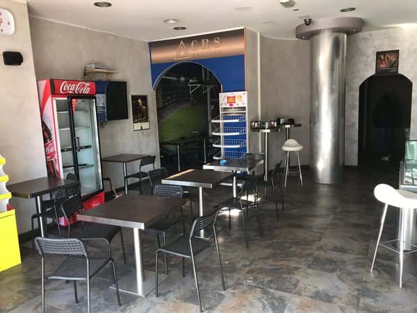 locale commerciale in vendita a Roma in zona Torre Angela