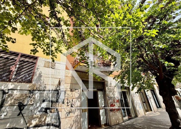 locale commerciale in vendita a Roma