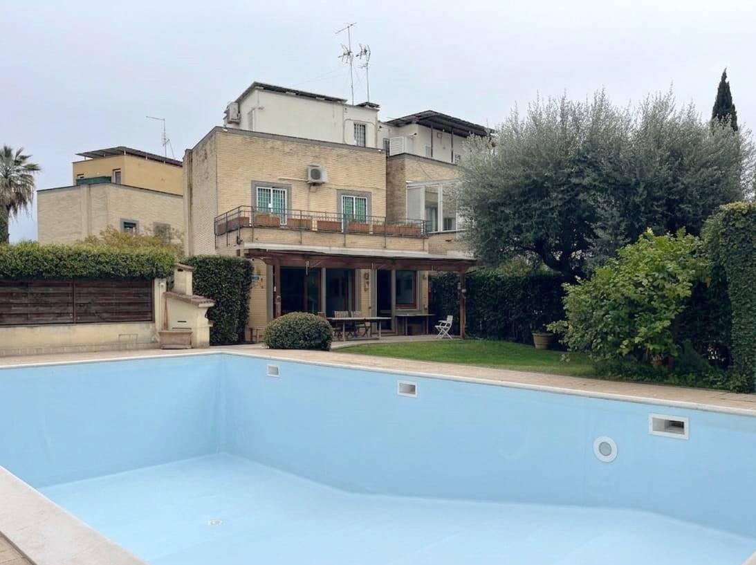 casa indipendente in vendita a Roma in zona Mostacciano
