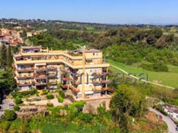 appartamento in vendita a Roma in zona Tomba di Nerone