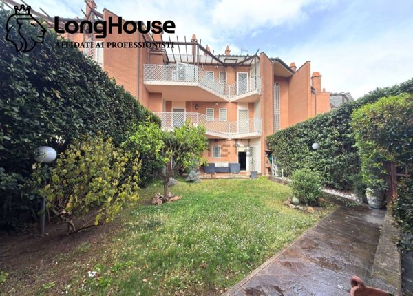 appartamento in vendita a Roma in zona Ardeatino