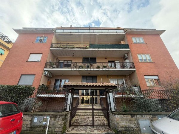 appartamento in vendita a Roma in zona Torrione Cerquetta