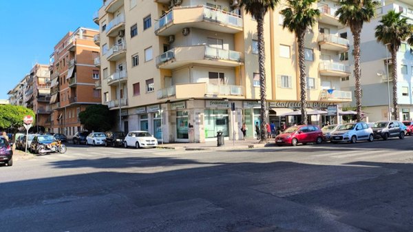 ufficio in vendita a Roma in zona Ostia