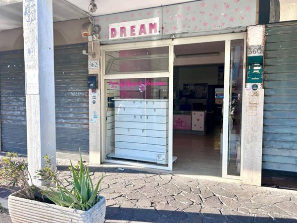 negozio in vendita a Roma in zona Ostia