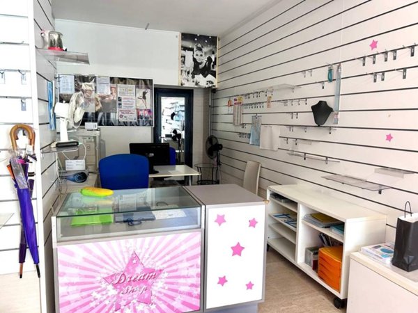 negozio in vendita a Roma in zona Ostia