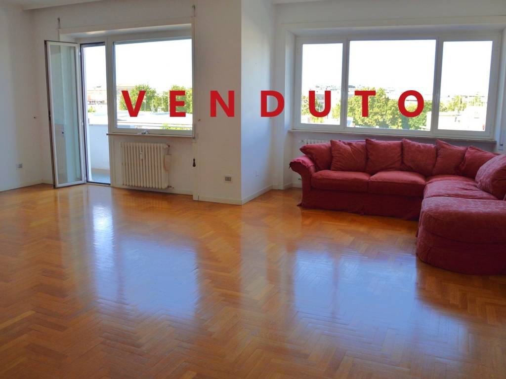 appartamento in vendita a Roma in zona Appio Latino