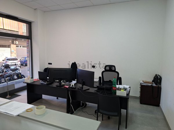 locale commerciale in vendita a Roma in zona Tuscolano