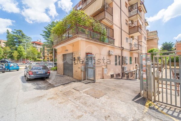 locale di sgombero in vendita a Roma in zona Torrevecchia