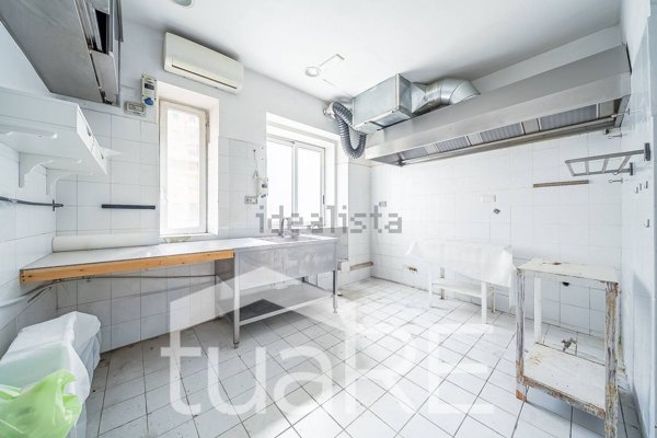 negozio in vendita a Roma in zona Ostiense