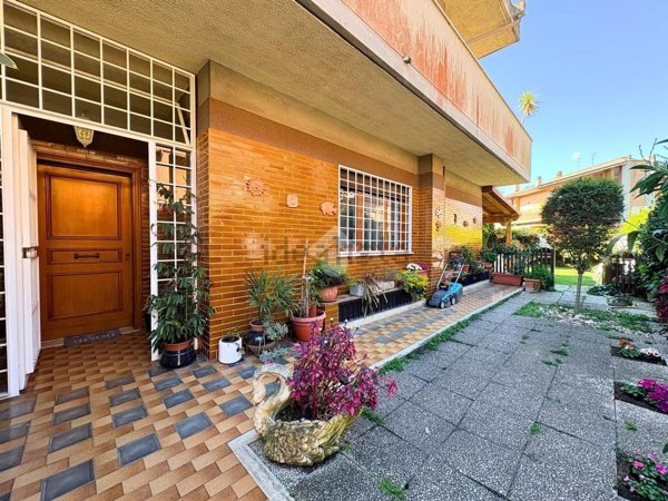 casa indipendente in vendita a Roma in zona Vitinia
