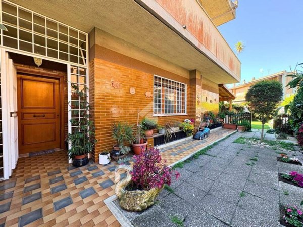 casa indipendente in vendita a Roma in zona Vitinia