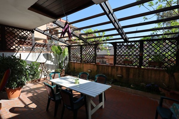 appartamento in vendita a Roma in zona Tomba di Nerone