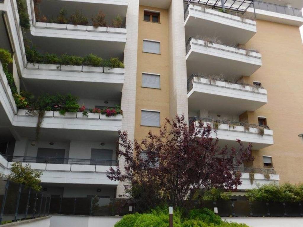 appartamento in vendita a Roma in zona Giuliano Dalmata