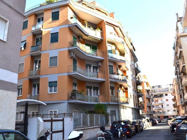 appartamento in vendita a Roma in zona Ardeatino